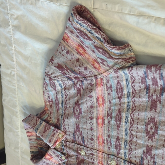 Reversible Hollister Button Up Patterned Tshirt - Small - Picture 11 of 13